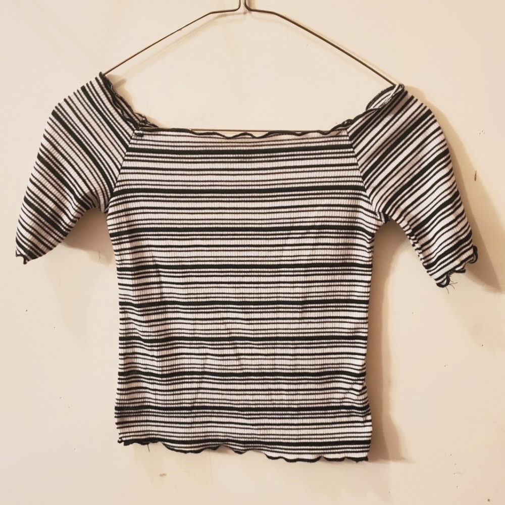 Super cute striped crop